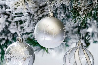 98pcs silver and white clear christmas tree ornament (2)
