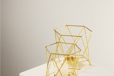 Geometrical table top metal gold wire candle holder (1)