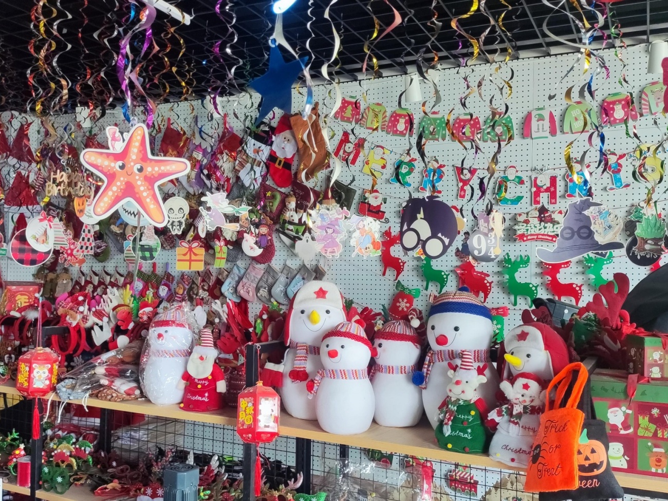 Holiday Decoration Sample Showroom